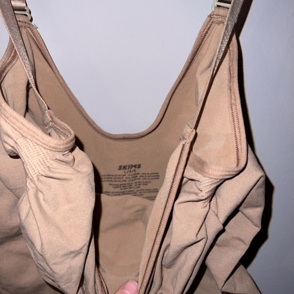 NWT SKIMS SHAPEWEAR BODYSUITS SEAMLESS SCULPT BRIEF BODYSUIT BEIGE SIENNA LARGE - Picture 6 of 7